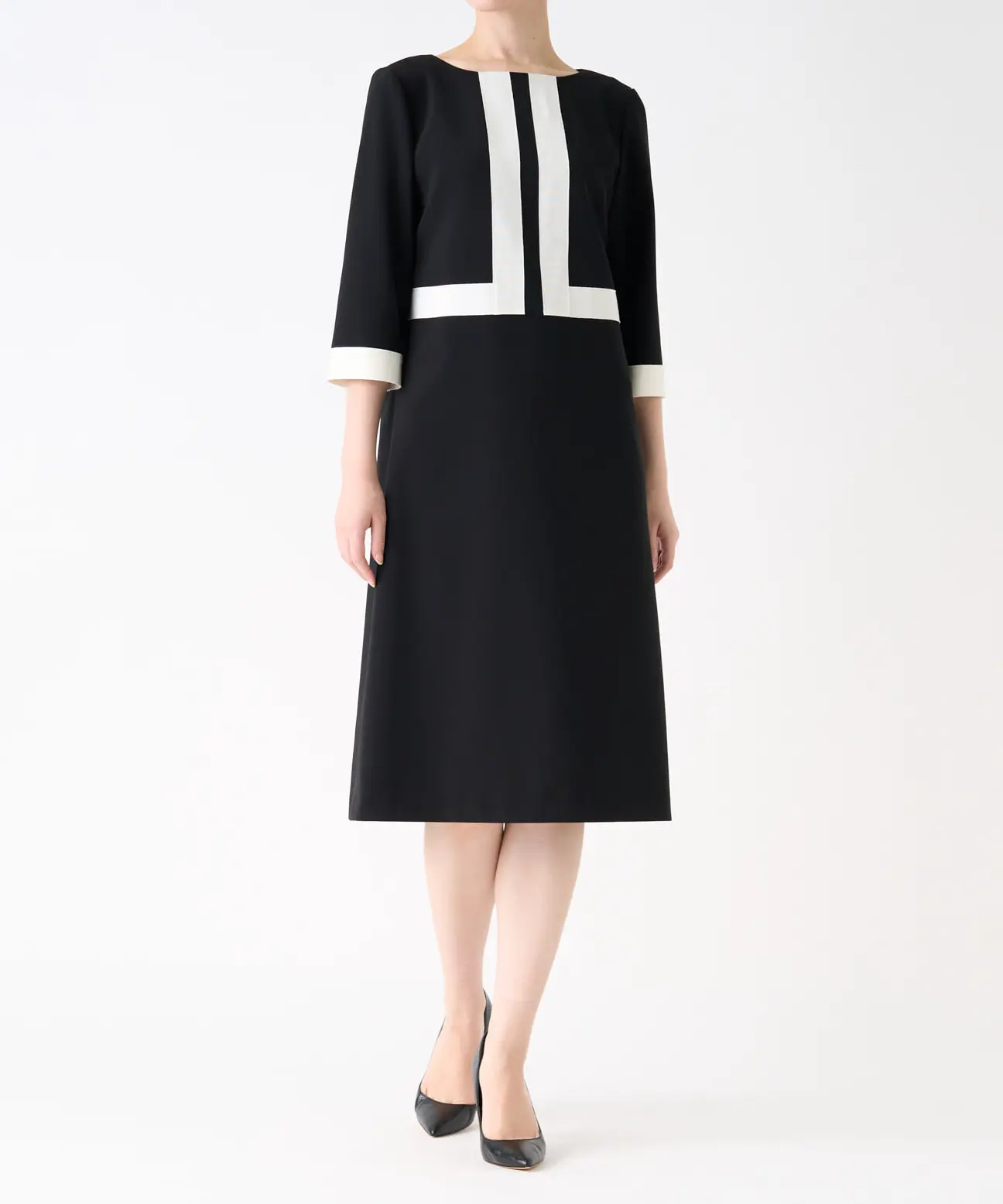 ライトダブルクロスロゴワンピース（約9万円）