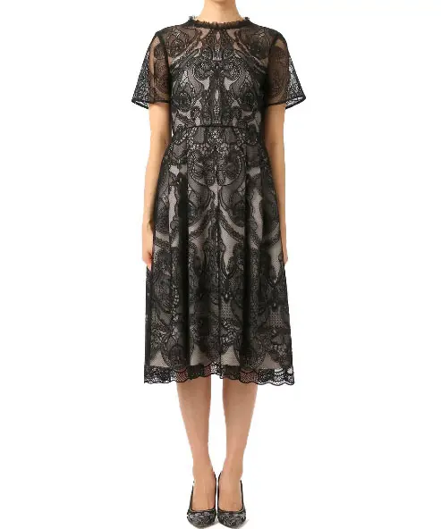 チュール刺繍フレアワンピース（約5万円）